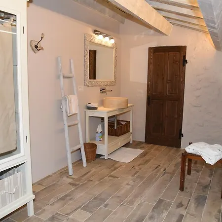 Le Mas De L'aighetta Bed & Breakfast 4*